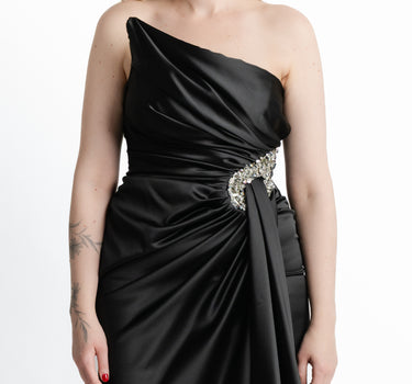 Noir Crystal Drape Gown detalle frontal