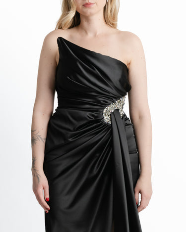 Noir Crystal Drape Gown detalle frontal