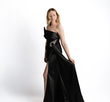 Noir Crystal Drape Gown vista lateral